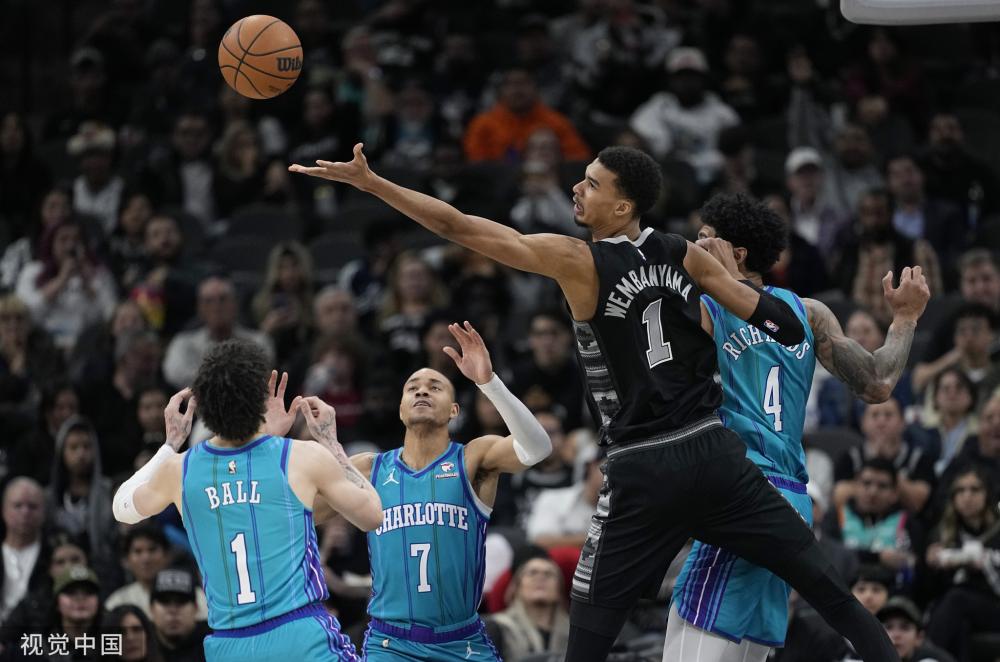 前锋在门前 前锋在门前